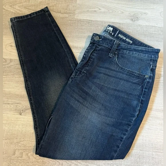Lee Riders Mid-rise Skinny Jeans. Size 14M. Color Blue. - Picture 3 of 6